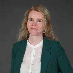 En person i grønn dress